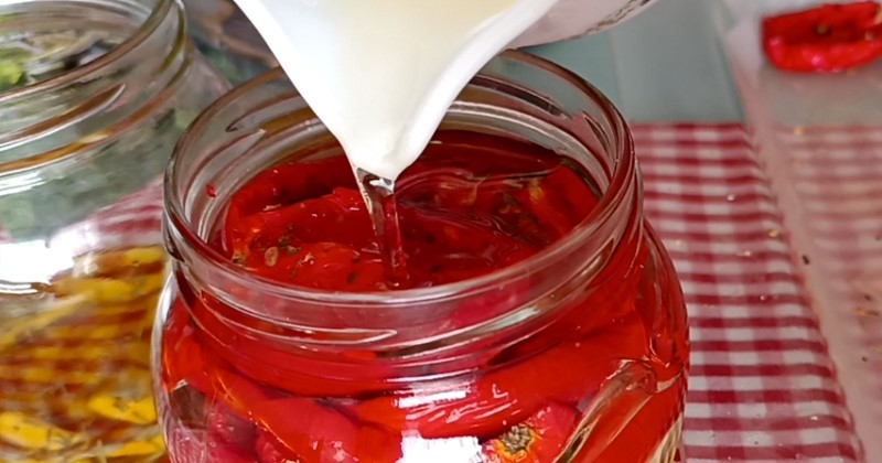 В'ялені помідори в олії в домашніх умовах