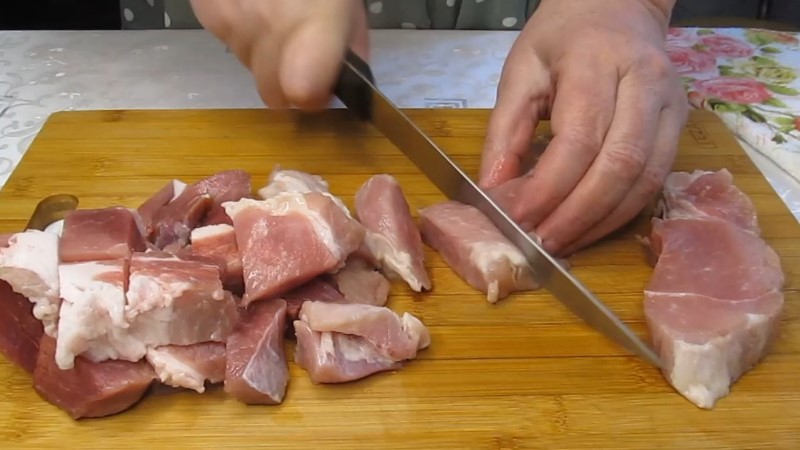 Ситна овочева страва, яка підкорила багатьох. У власному соку все готується