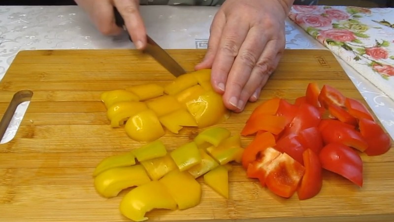 Ситна овочева страва, яка підкорила багатьох. У власному соку все готується