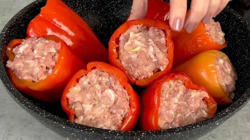 Я продовжую робити заготовки на зиму: сьогодні готую маринований перець