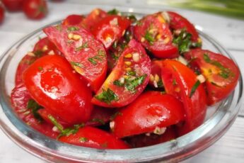 Дуже смачна закуска із помідорів