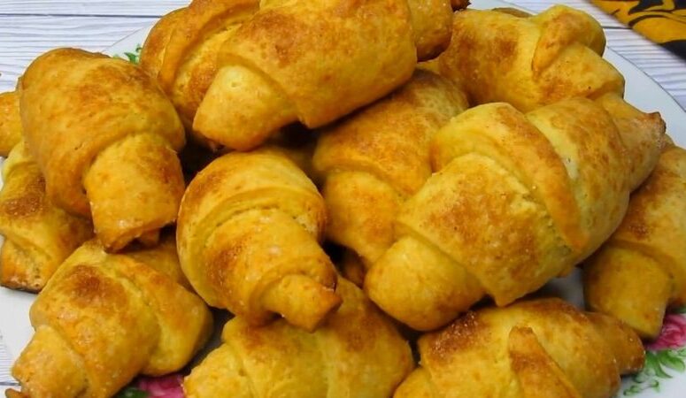 Ніжні сирні рогалики, майже листкові