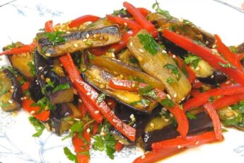 Осінній салат з баклажанів