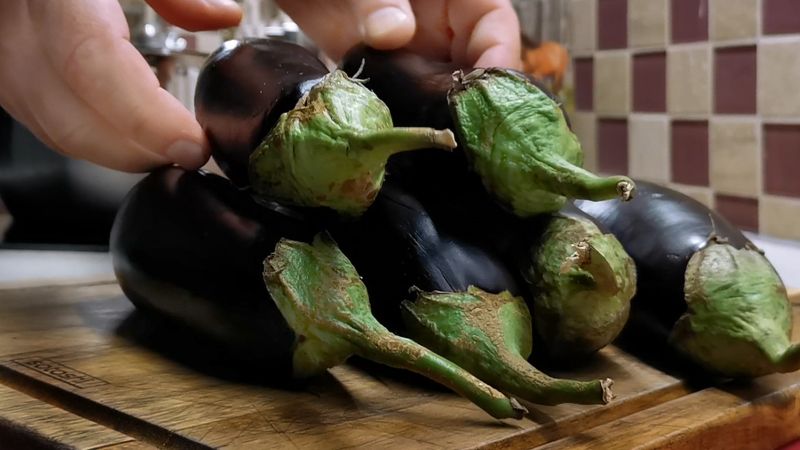 Приготування закуски з баклажанів