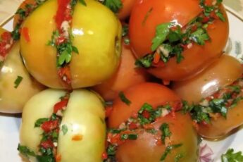 Рецепт бурих помідорів з начинкою