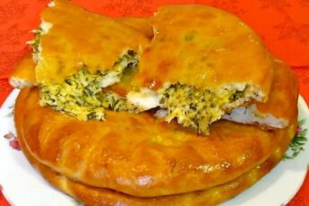 Рум'яні коржі з сирною начинкою