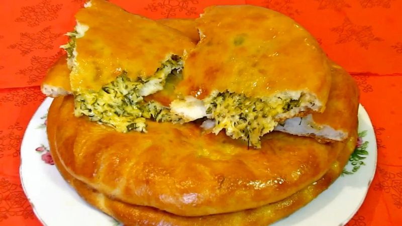 Рум'яні коржі з сирною начинкою