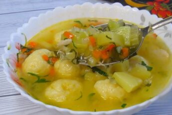 Суп з сирними кульками