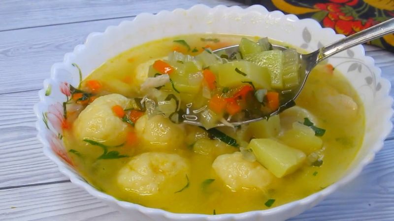 Суп з сирними кульками