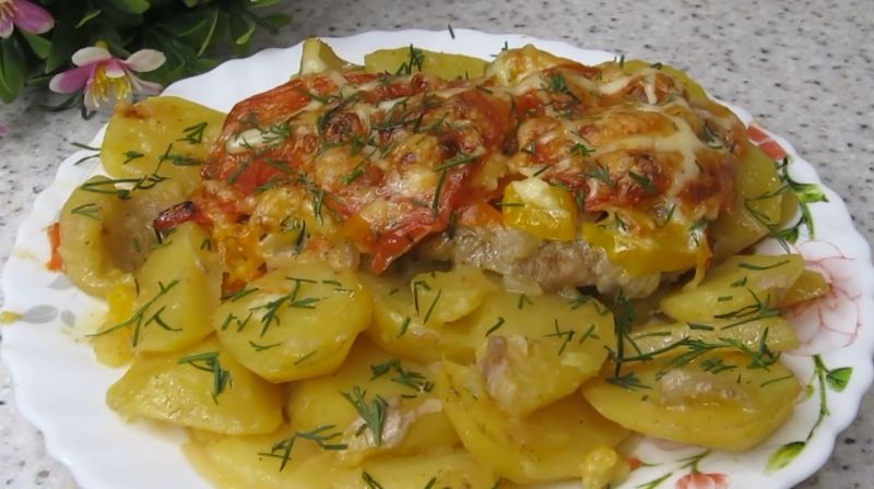 Запечена картопля з м'ясом на вечерю