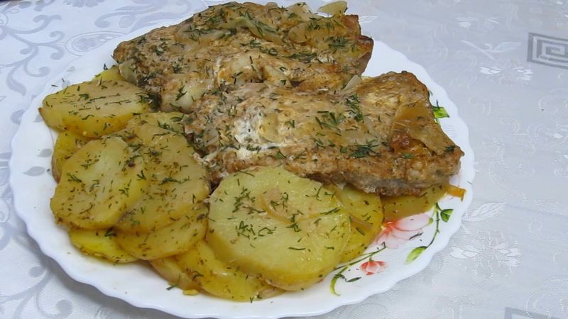 Запечена картопля з м'ясом