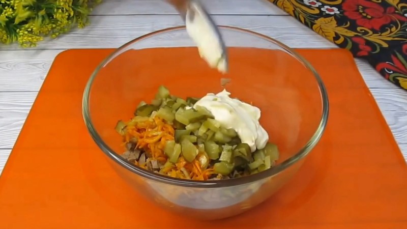 Салат всього із чотирьох інгредієнтів, але як смачно
