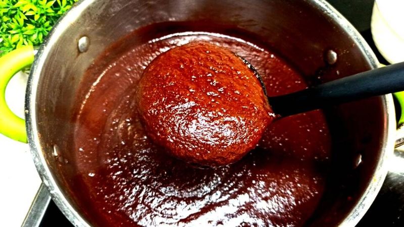 Приготування шоколадної пасти з яблуками