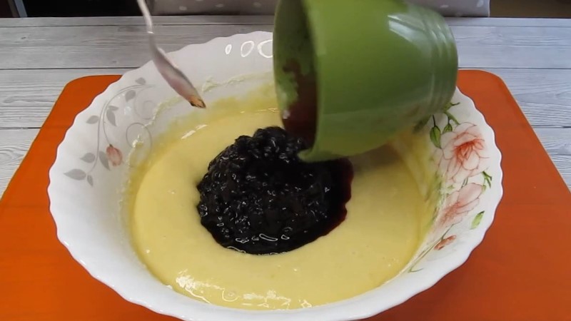 Беремо склянку варення і печемо пиріг. Хоч щодня готуй