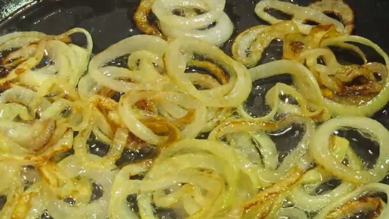 Готую печінку дуже смачно. Правильно приготована вона ніжна, м'яка