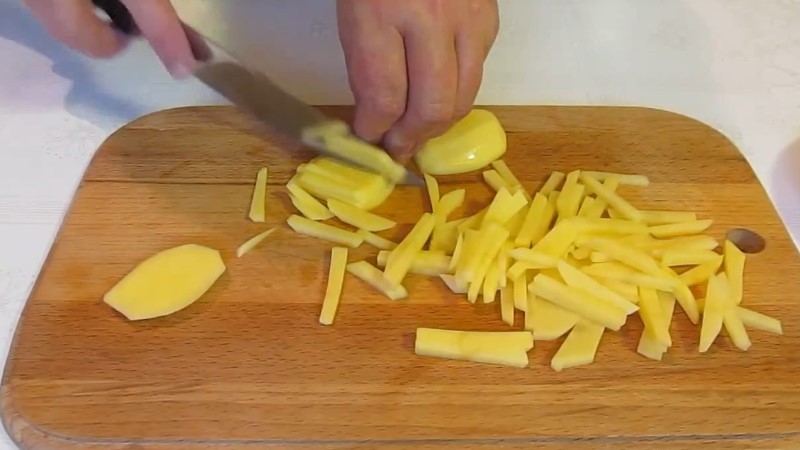 Готую печінку дуже смачно. Правильно приготована вона ніжна, м'яка