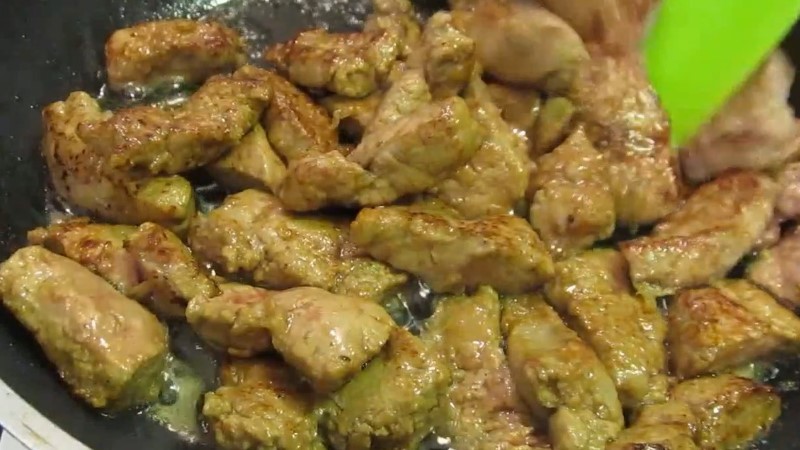 Готую печінку дуже смачно. Правильно приготована вона ніжна, м'яка