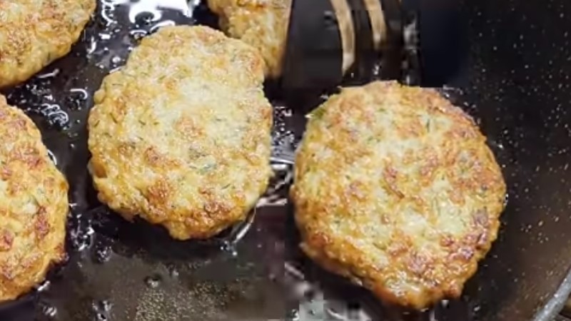 Беру капусту і готую на вечерю. Замість звичайних котлет