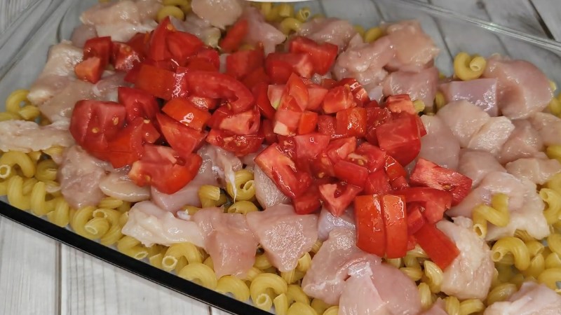 Запіканка з макаронів та курячого філе. Швидка та смачна вечеря або обід