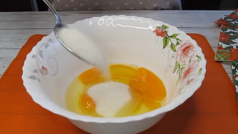 Ніжний кекс з ягодами. Все змішала, у форму і в духовку