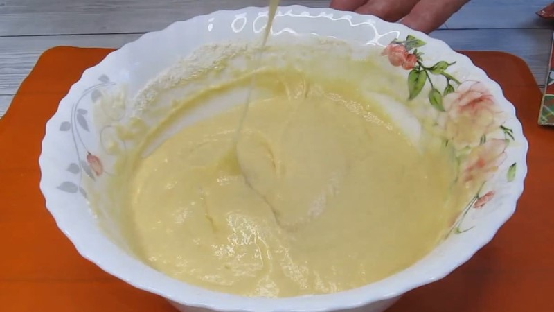 Ніжний кекс з ягодами. Все змішала, у форму і в духовку