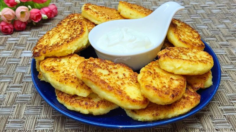 Домашні сирники з яблуком