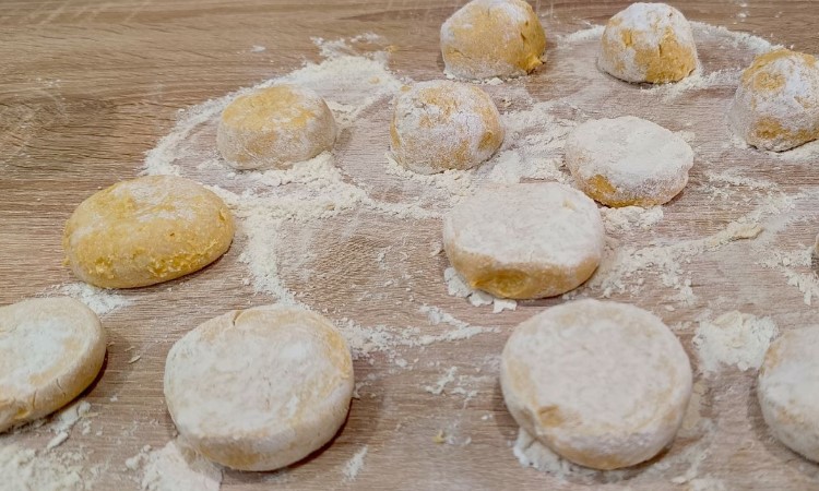 Сирники з гарбузом: ніжні, корисні та яскраві