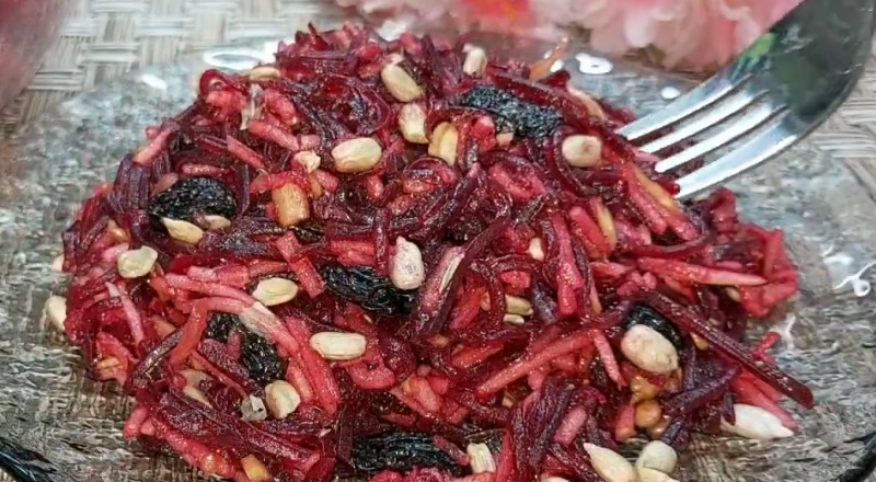 Швидкий салат із буряків без майонезу. Такий смачний, що можу їсти його через день