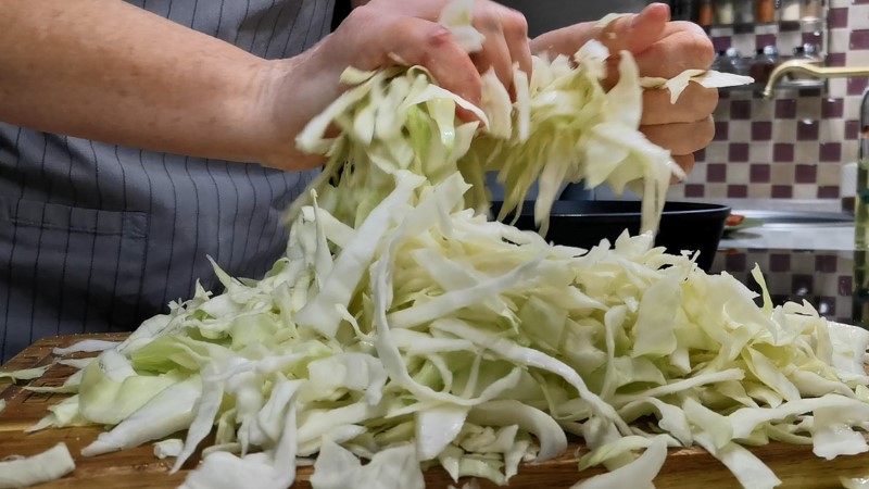 Ніколи не готувала смачнішої капусти, в рази смачніша за звичайну солянку