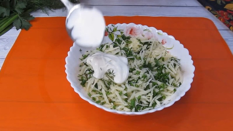 Є фарш, але мені сказали, набридли котлети, нудні. Приготувала по-новому