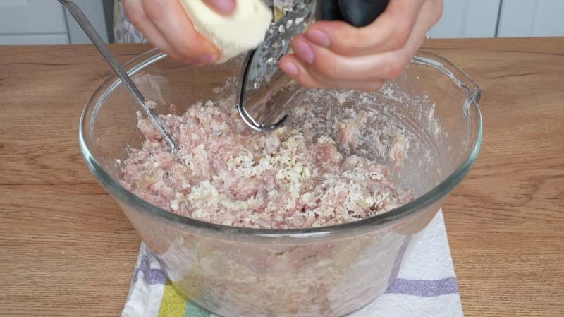 Знайшла ідеальний рецепт курячих котлет: тепер вони завжди виходять соковитими та ніжними