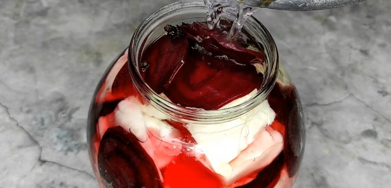 Маринована капуста з буряком. Капуста швидкого приготування