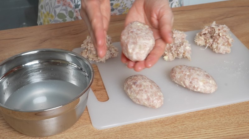 Знайшла ідеальний рецепт курячих котлет: тепер вони завжди виходять соковитими та ніжними