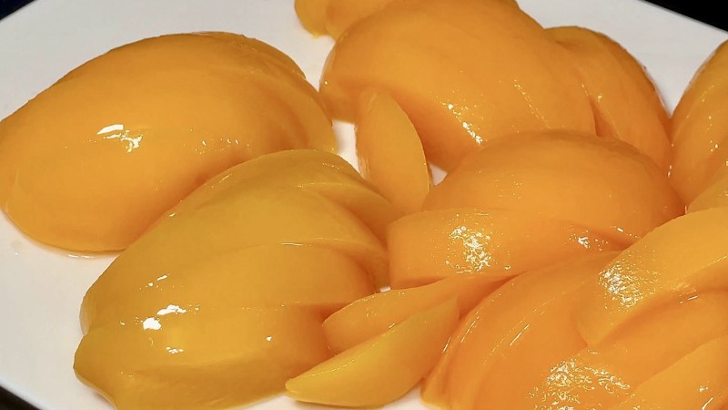 Пиріг з консервованими персиками - ніжність у смаку, простота у приготуванні