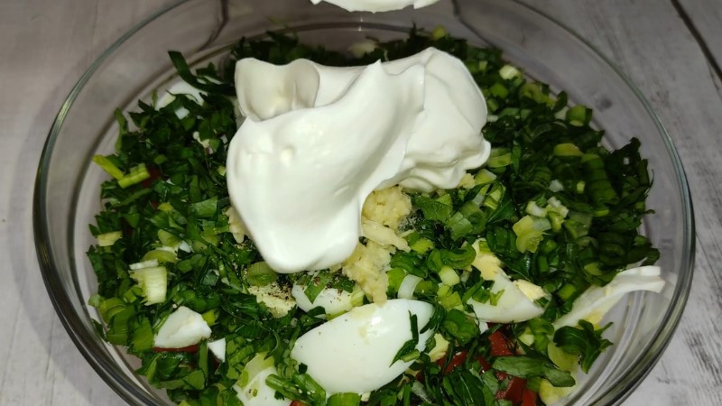 Дивовижний салат зі смаженими кабачками та помідорами