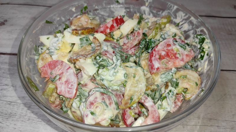 Дивовижний салат зі смаженими кабачками та помідорами