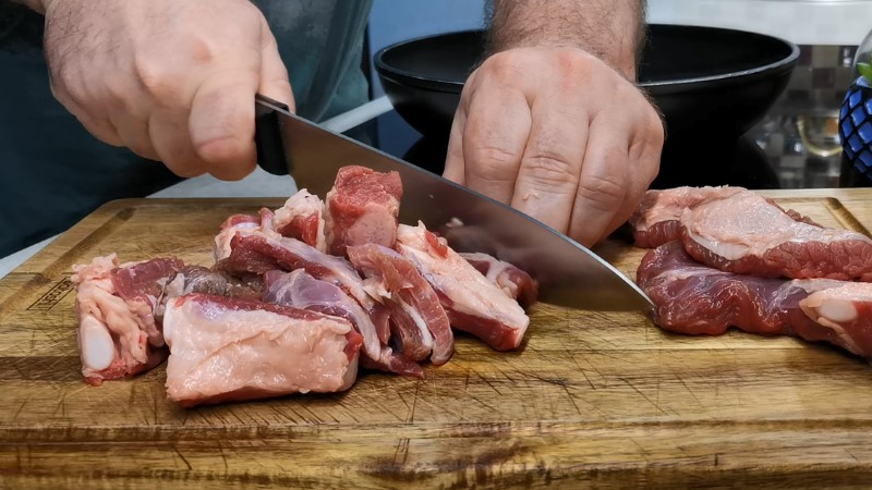 Ніколи раніше не готував більш ніжного та м'якого м'яса. Навчився у грузинського кухаря