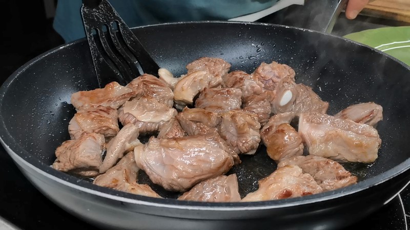 Ніколи раніше не готував більш ніжного та м'якого м'яса. Навчився у грузинського кухаря