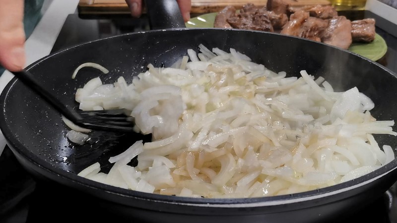 Ніколи раніше не готував більш ніжного та м'якого м'яса. Навчився у грузинського кухаря