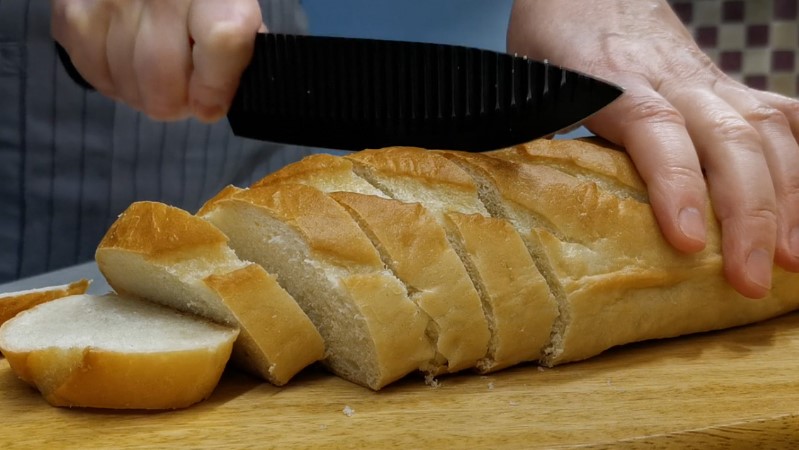 Краще за старий перевірений батон немає. Такі сніданки та перекуси з нього готую