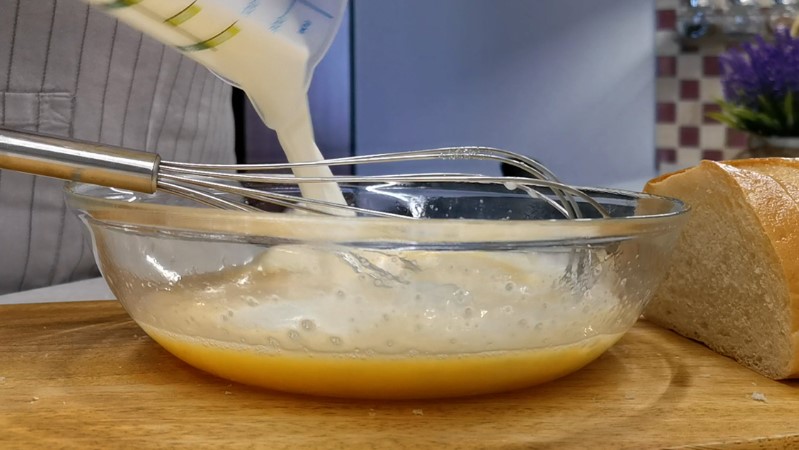 Краще за старий перевірений батон немає. Такі сніданки та перекуси з нього готую