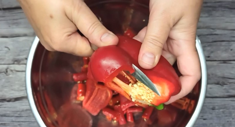 Знаменитий кисло-солодкий соус Чилі - рецепт приготування