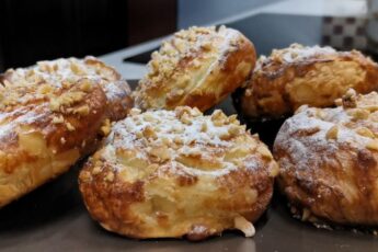 Булочки з листкового тіста