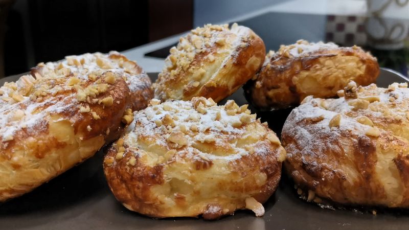 Булочки з листкового тіста