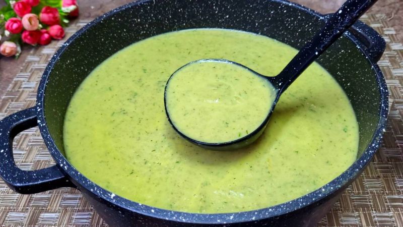 Крем-суп з кабачків, сочевиці та грибів