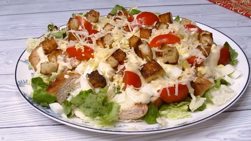 Приготування салату Цезар