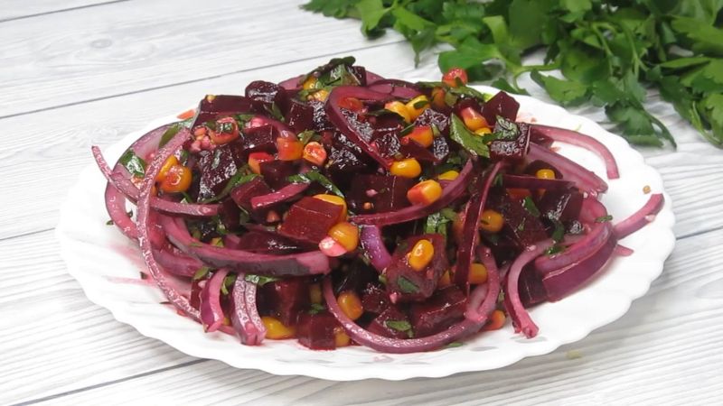 Приготування салату з буряка та кукурудзи