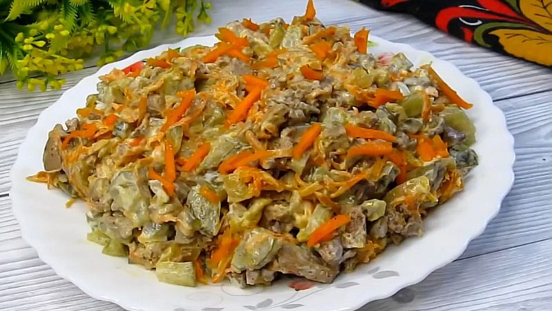 Приготування салату з печінки
