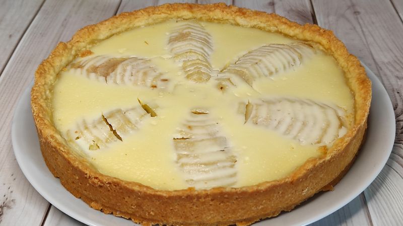 Пиріг із грушою в сметанній заливці