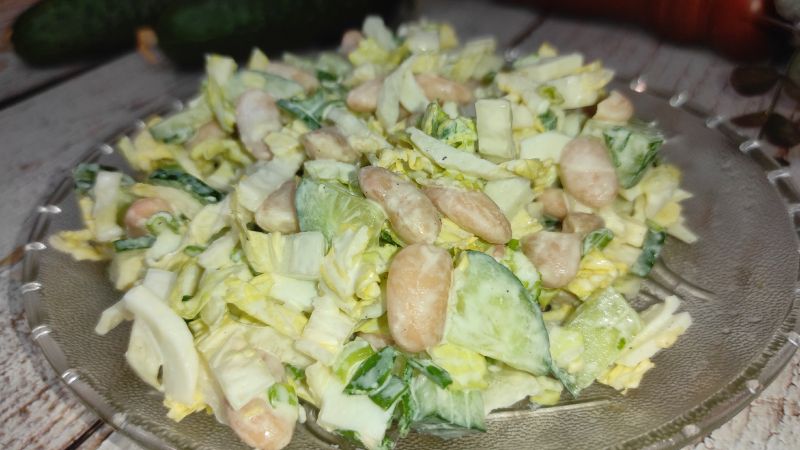 Салат з білою квасолею